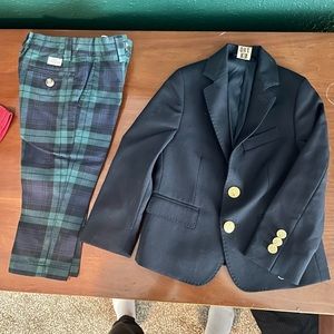 Barely used vineyard vines 2T suit